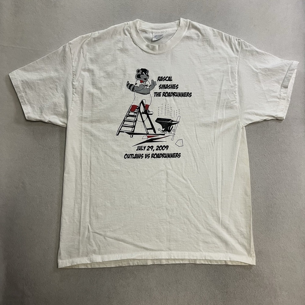 Vintage Chico Outlaws T-shirt Men's XL Rascal the Raccoon Vs Roadrunners 2009